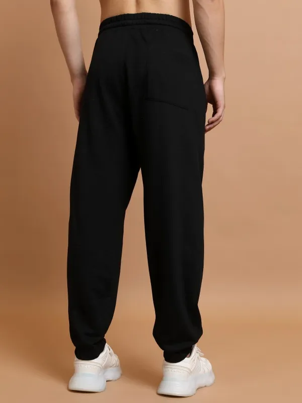  Highlander Men Black Regular Fit Solid Casual Trousers