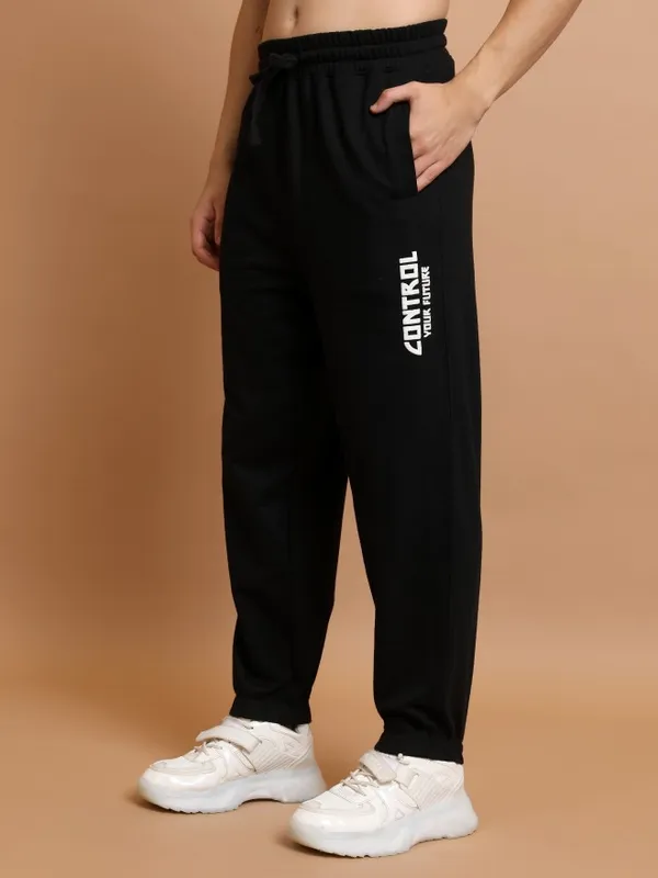 Highlander Men Black Regular Fit Solid Casual Trousers