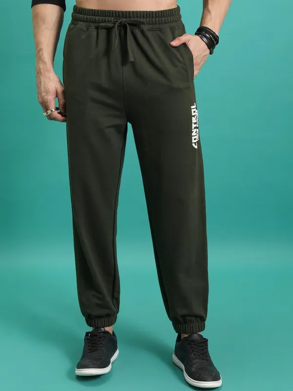  Highlander Men Olive Regular Fit Printed Casual Trousers