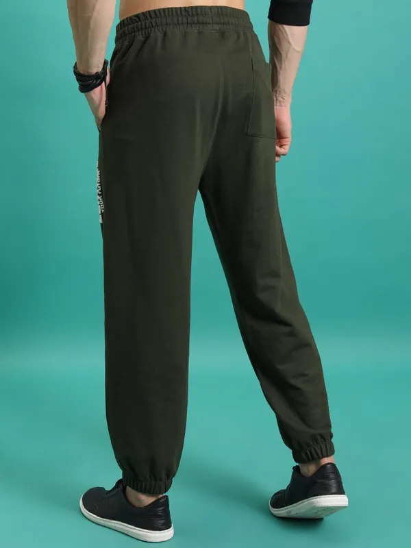  Highlander Men Olive Regular Fit Printed Casual Trousers