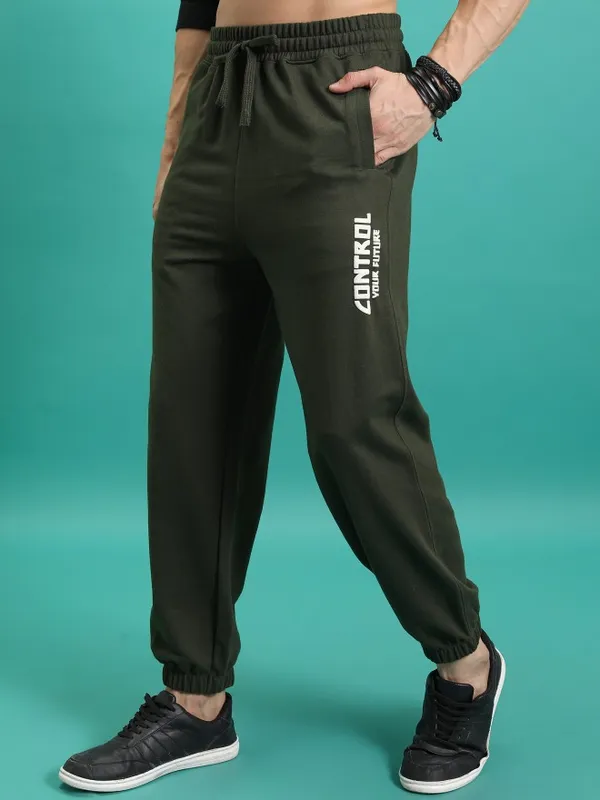  Highlander Men Olive Regular Fit Printed Casual Trousers