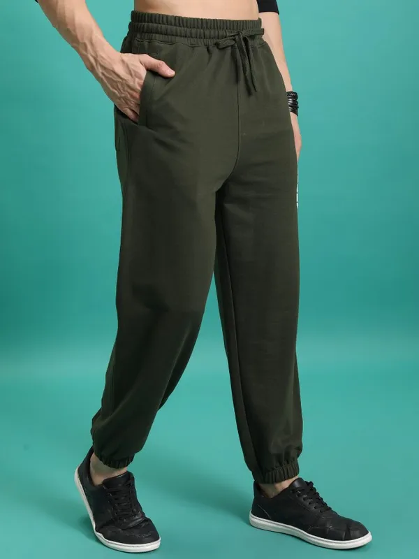  Highlander Men Olive Regular Fit Printed Casual Trousers