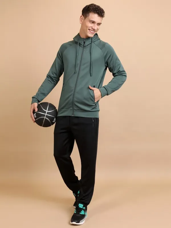 Men Solid Sweatshirt
