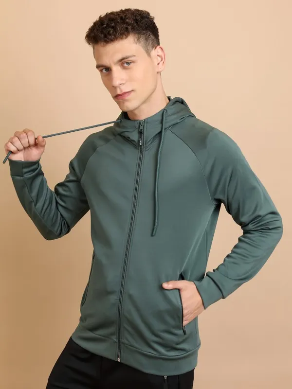 Men Solid Sweatshirt