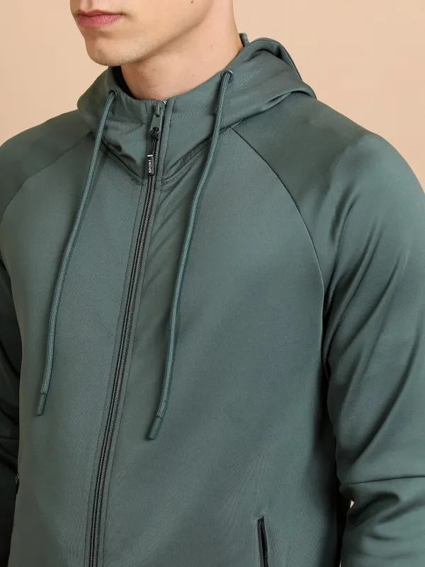 Men Solid Sweatshirt