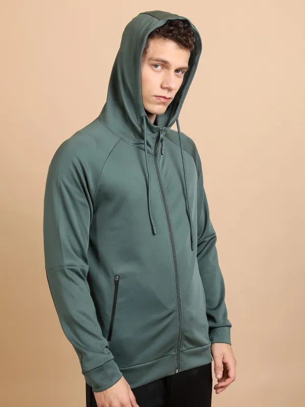 Men Solid Sweatshirt