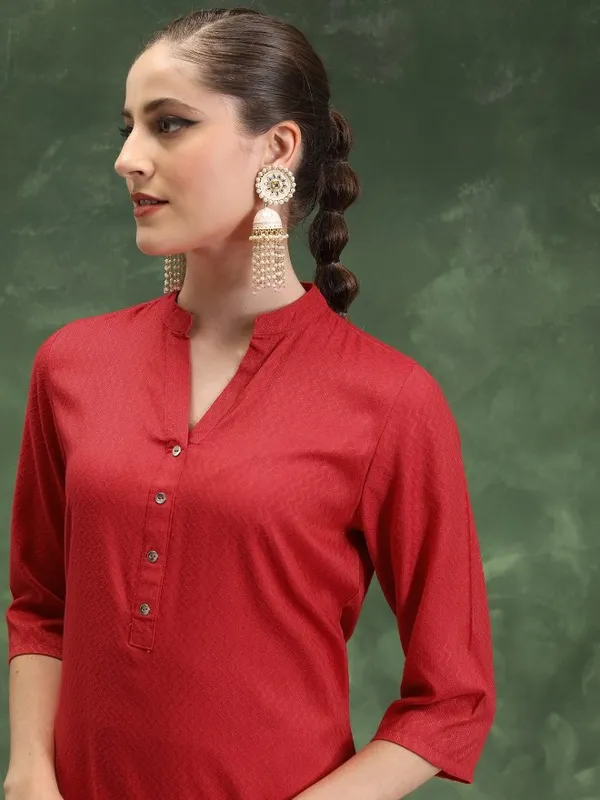  Vishudh Women Red Solid Straight Kurtas