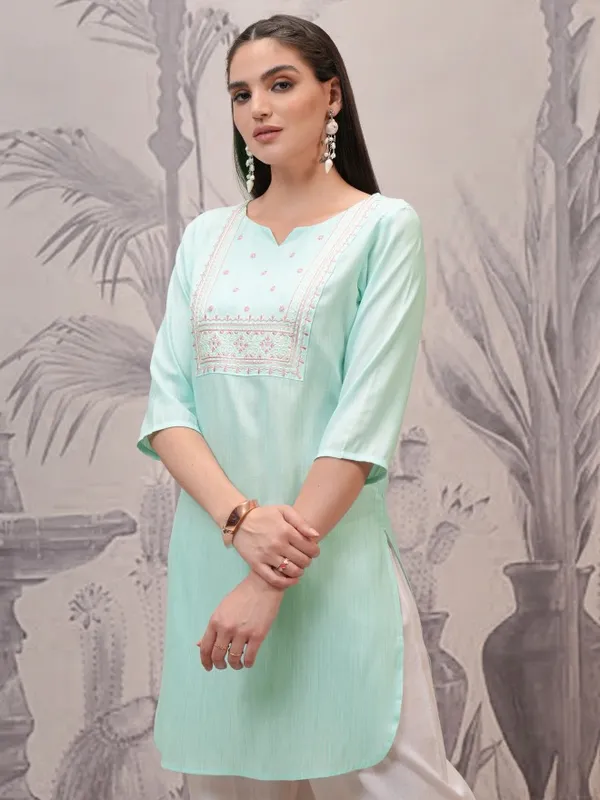 Vishudh Women Green Embroidered Tunics