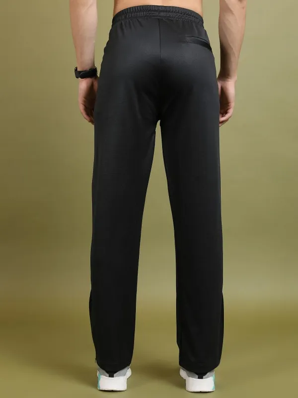  Highlander Men Black Straight Fit Solid Casual Trousers