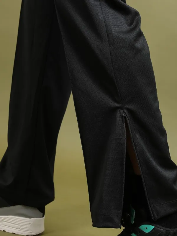  Highlander Men Black Straight Fit Solid Casual Trousers