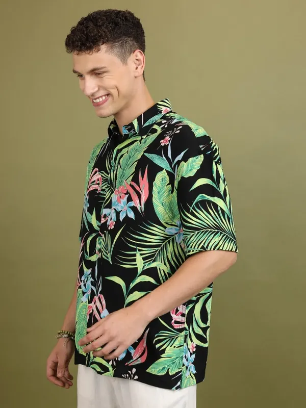  Highlander Men Black Printed Oversized Fit Casual Shirts