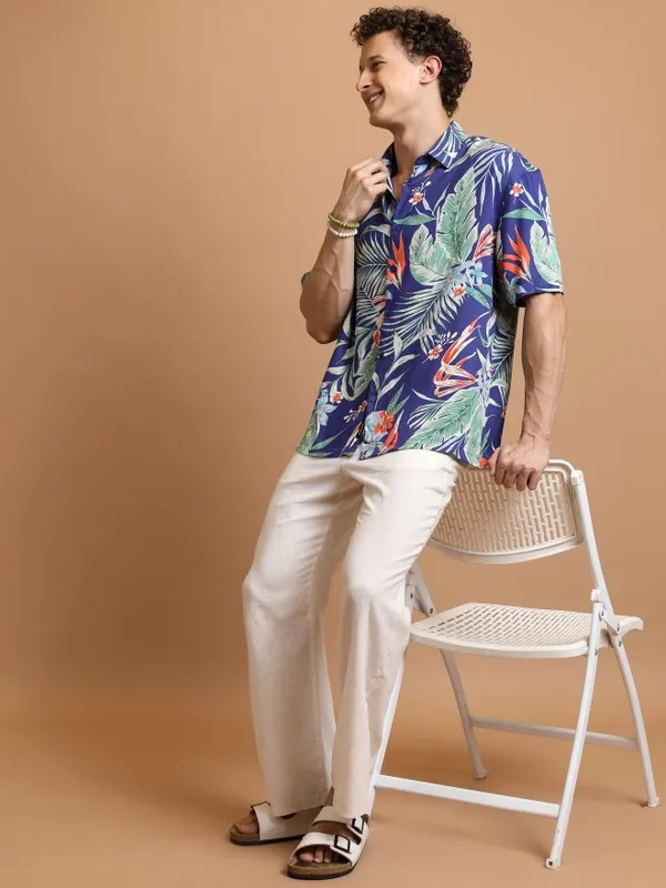  Highlander Men Blue Printed Oversized Fit Casual Shirts