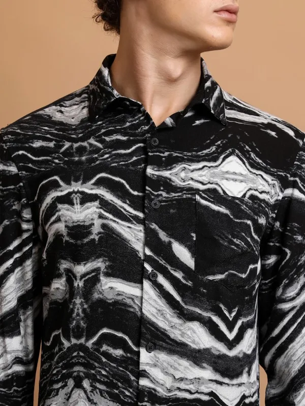  Highlander Men Black Printed Slim Fit Casual Shirts