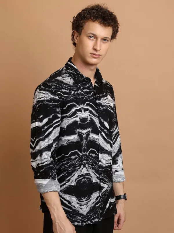  Highlander Men Black Printed Slim Fit Casual Shirts