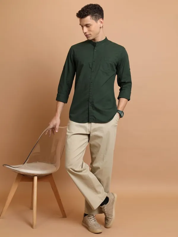  Highlander Men Olive Solid Slim Fit Casual Shirts