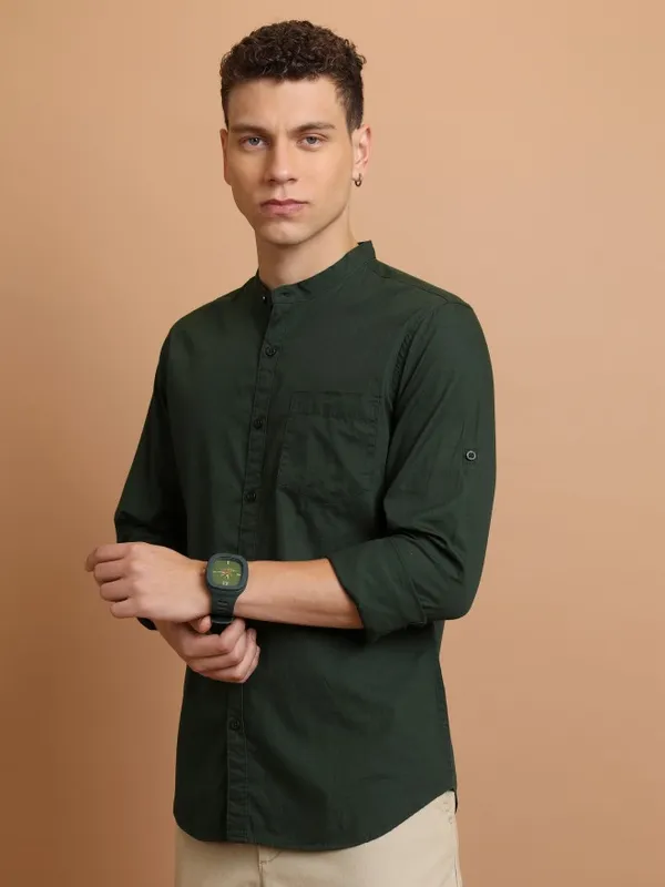 Highlander Men Olive Solid Slim Fit Casual Shirts