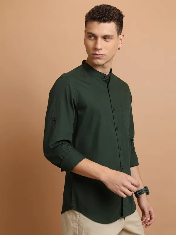  Highlander Men Olive Solid Slim Fit Casual Shirts