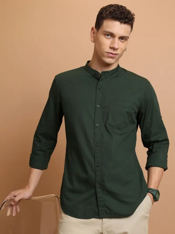  Highlander Men Olive Solid Slim Fit Casual Shirts