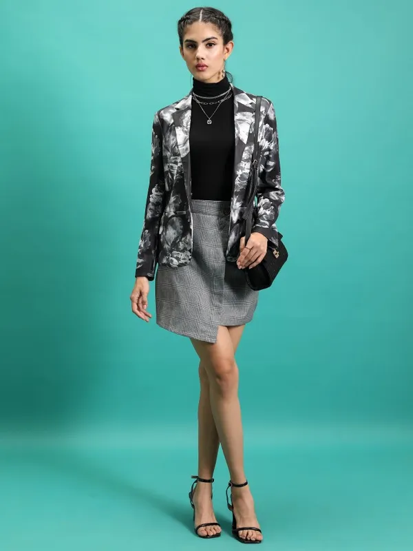  Tokyo Talkies Women Black Blazers