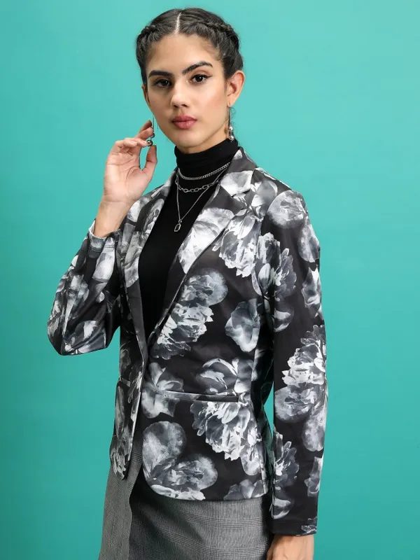  Tokyo Talkies Women Black Blazers