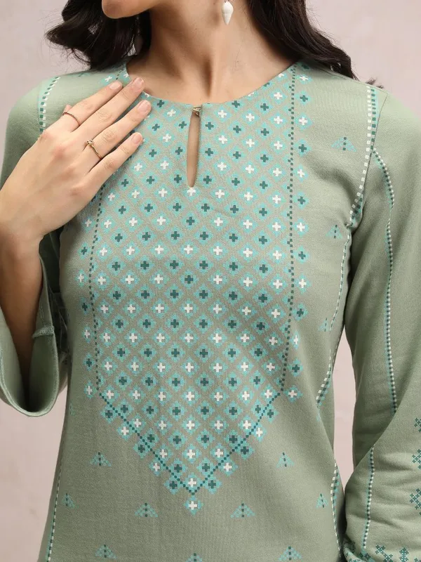  Vishudh  Women Green Printed Straight Kurtas