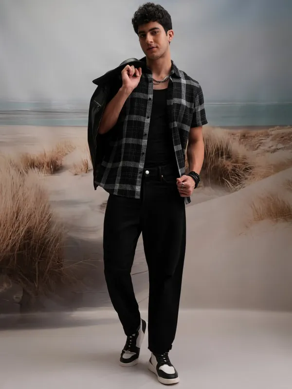  Locomotive Men Black Checked Regular Fit Casual Shirts