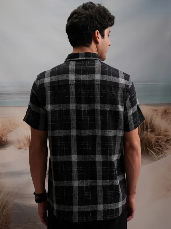  Locomotive Men Black Checked Regular Fit Casual Shirts