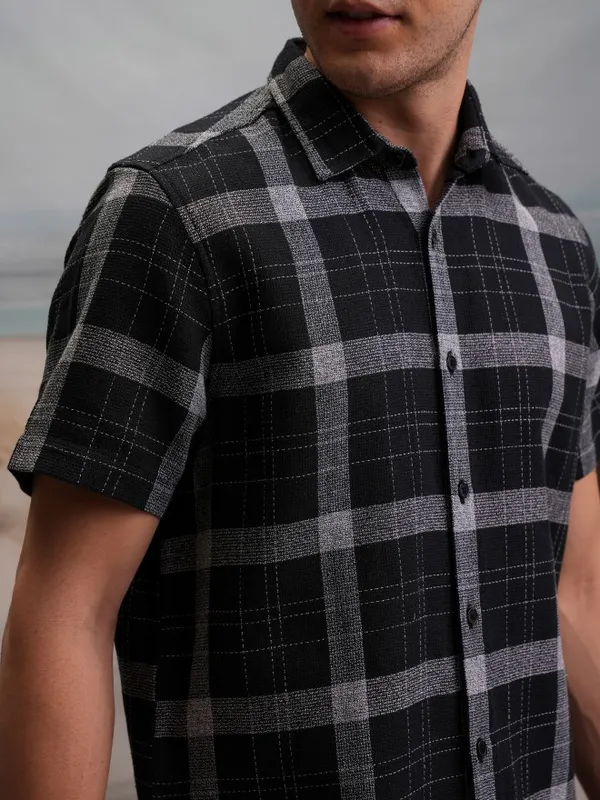  Locomotive Men Black Checked Regular Fit Casual Shirts