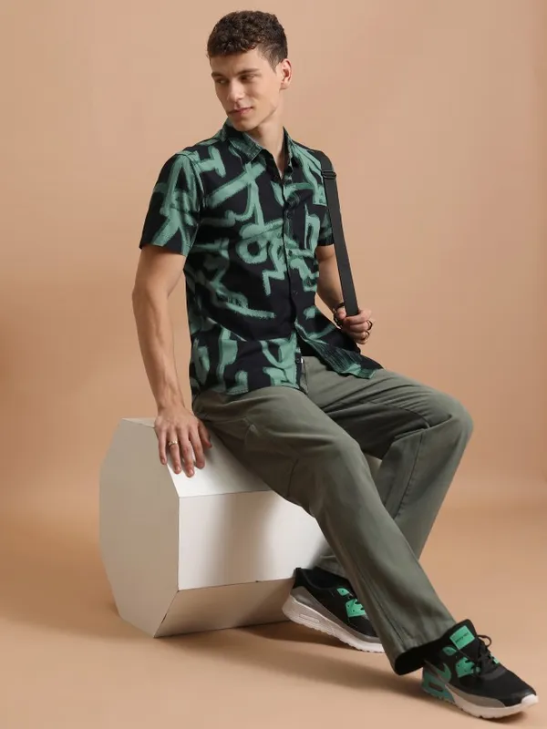  Highlander Men Green Printed Slim Fit Casual Shirts