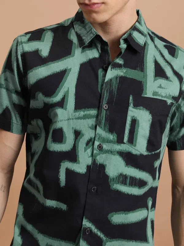  Highlander Men Green Printed Slim Fit Casual Shirts