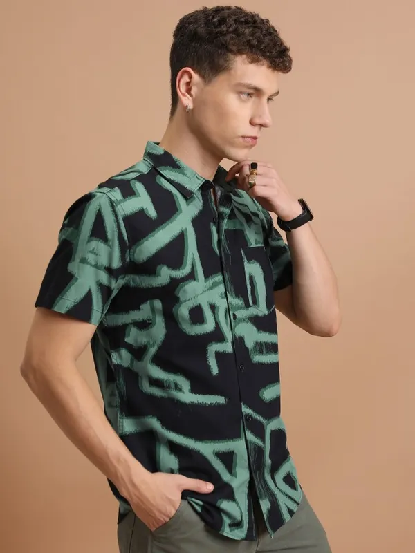  Highlander Men Green Printed Slim Fit Casual Shirts