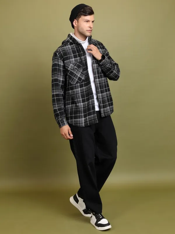  Highlander Men Black Checked Regular Fit Casual Shirts