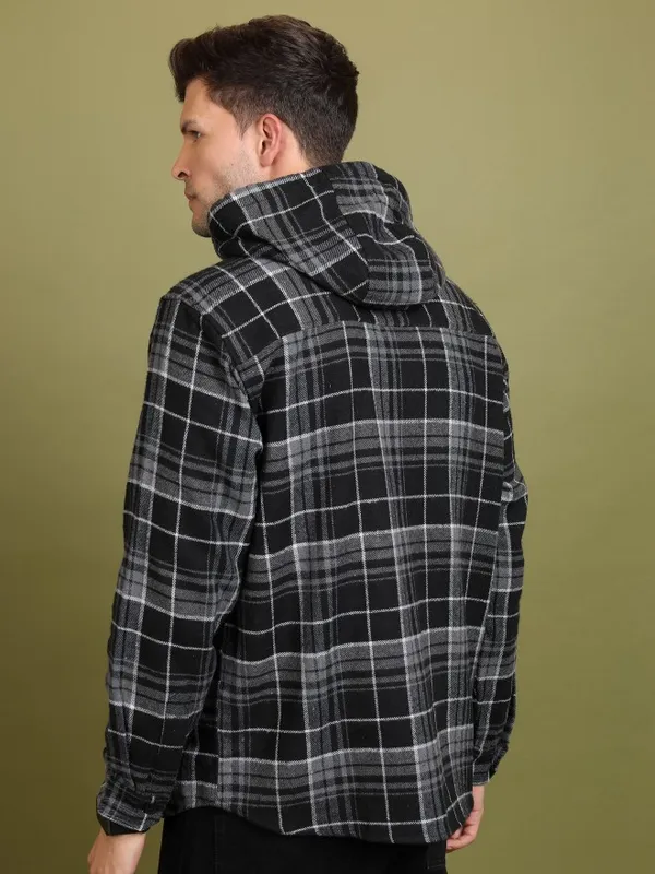  Highlander Men Black Checked Regular Fit Casual Shirts