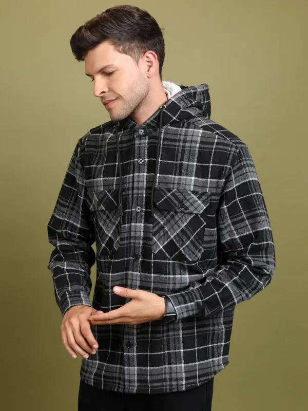  Highlander Men Black Checked Regular Fit Casual Shirts