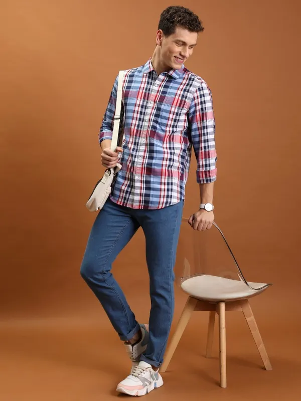  Highlander Men White Checked Slim Fit Casual Shirts