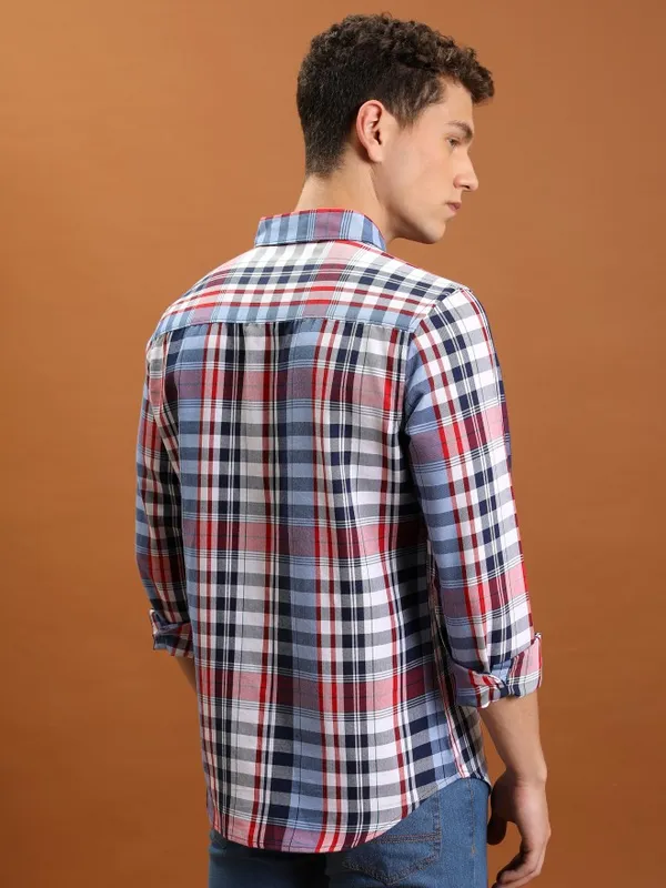  Highlander Men White Checked Slim Fit Casual Shirts