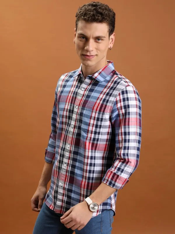  Highlander Men White Checked Slim Fit Casual Shirts