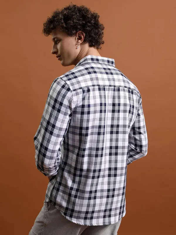  Highlander Men White Checked Slim Fit Casual Shirts