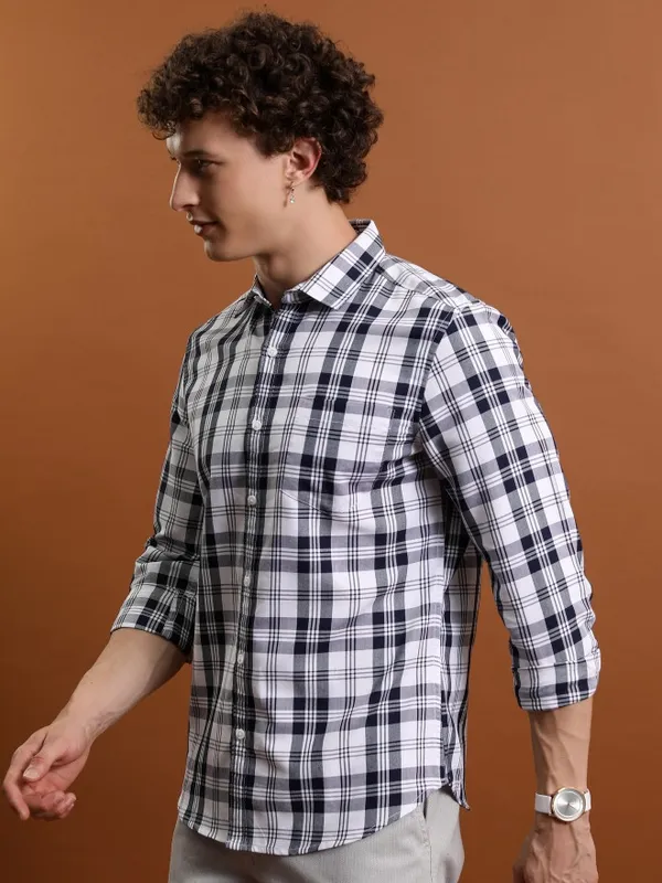  Highlander Men White Checked Slim Fit Casual Shirts