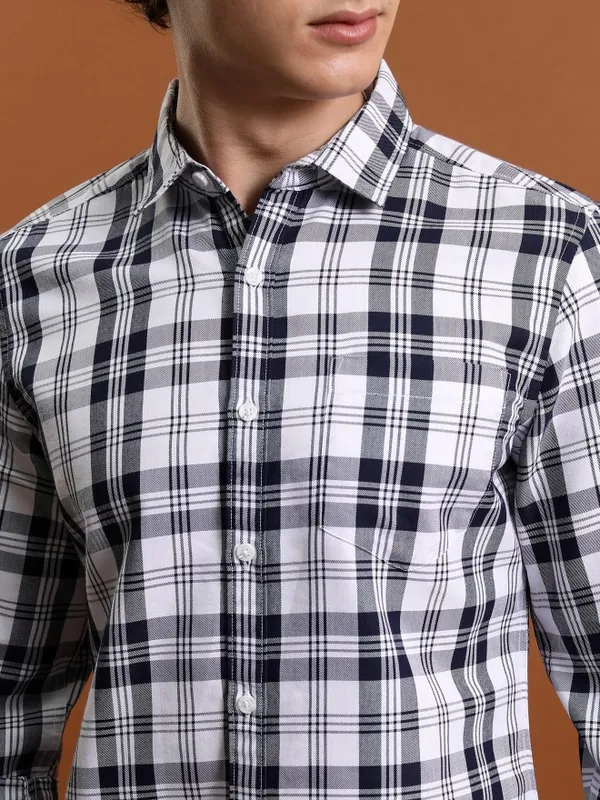  Highlander Men White Checked Slim Fit Casual Shirts