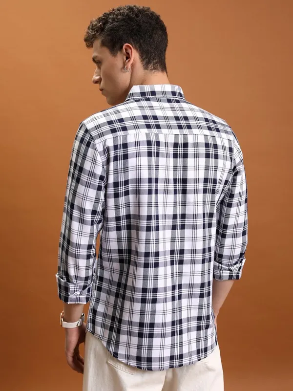  Highlander Men White Checked Slim Fit Casual Shirts