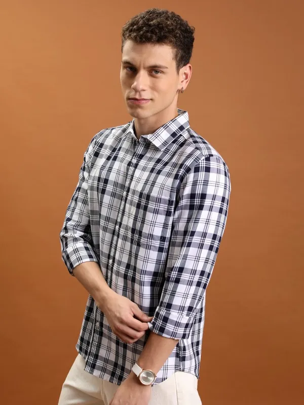  Highlander Men White Checked Slim Fit Casual Shirts