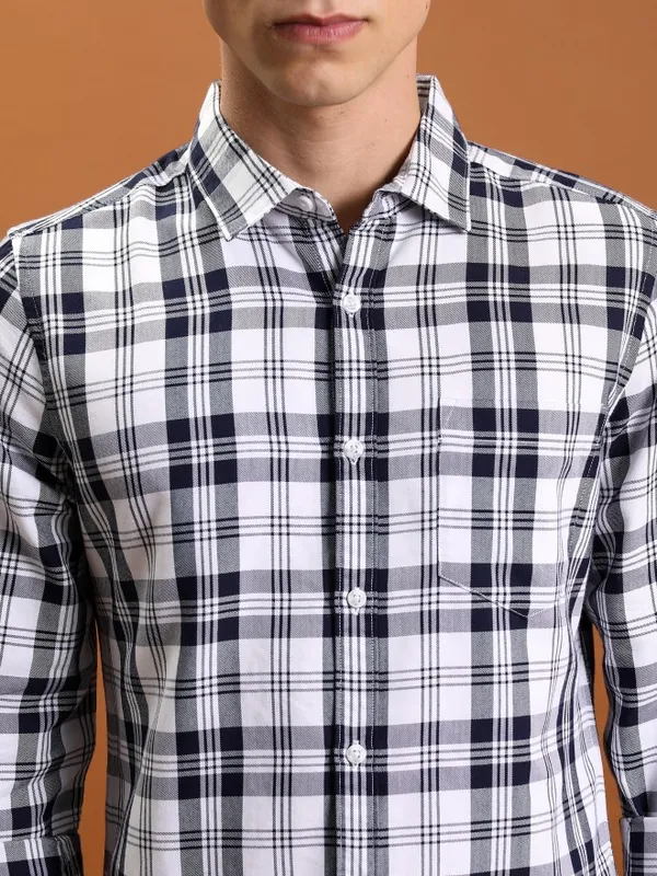  Highlander Men White Checked Slim Fit Casual Shirts