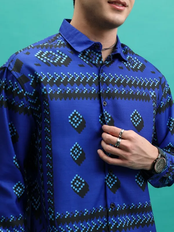  Highlander Men Blue Printed Oversized Fit Casual Shirts