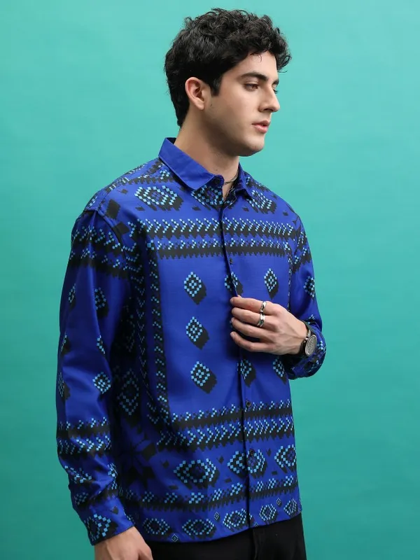  Highlander Men Blue Printed Oversized Fit Casual Shirts