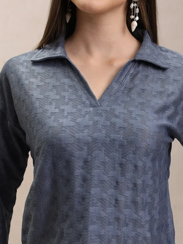 Tokyo Talkies Women Blue Self Design Regular Tops