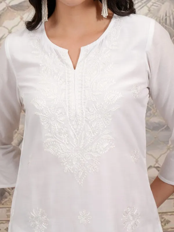  Vishudh Women White Embroidered Straight Kurtas