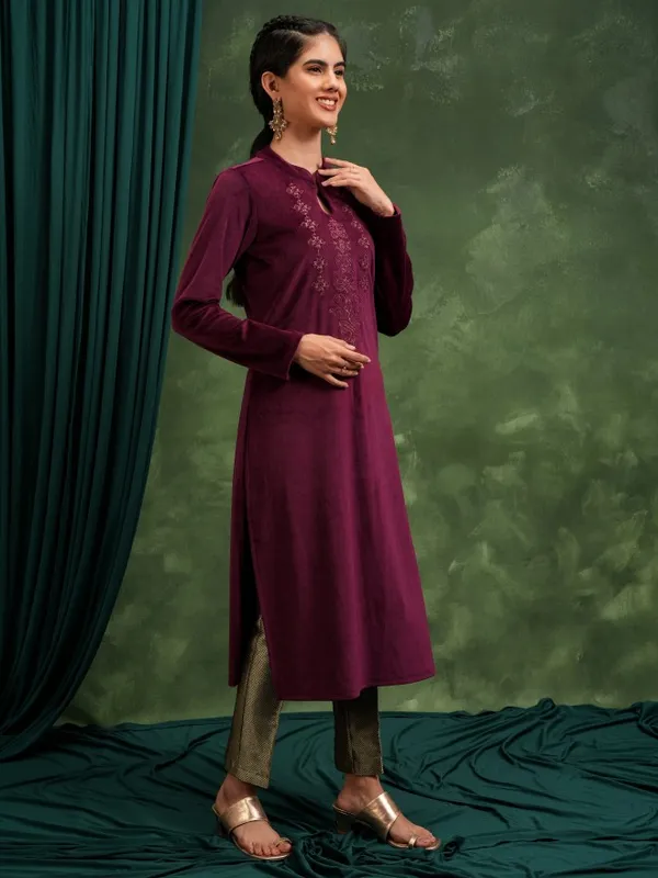 Embroidered Straight Kurta