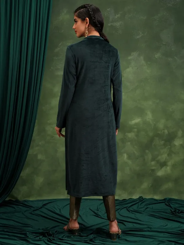 Vishudh Women Green Embroidered Straight Kurtas