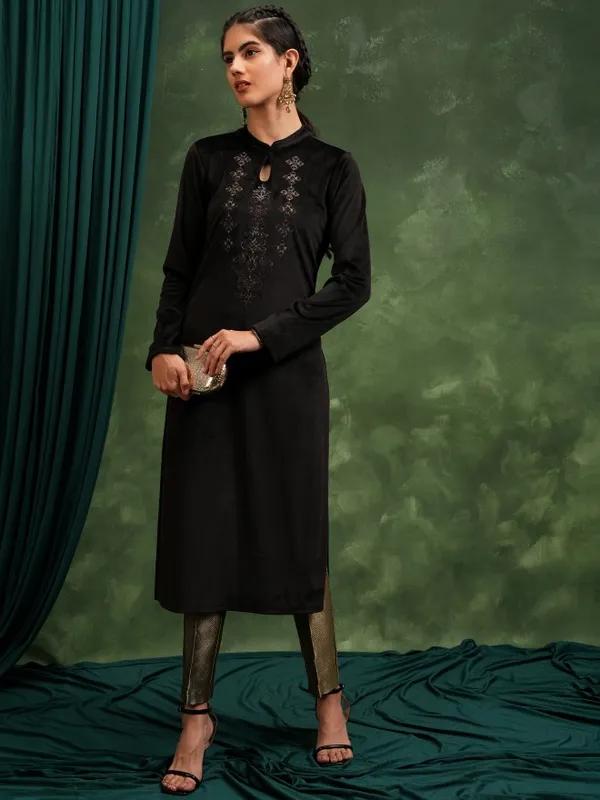 Embroidered Straight Kurta